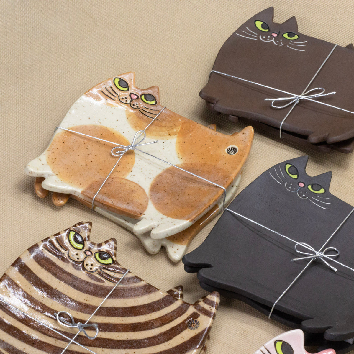 Small Cat Plate Set by Yuka Nakano