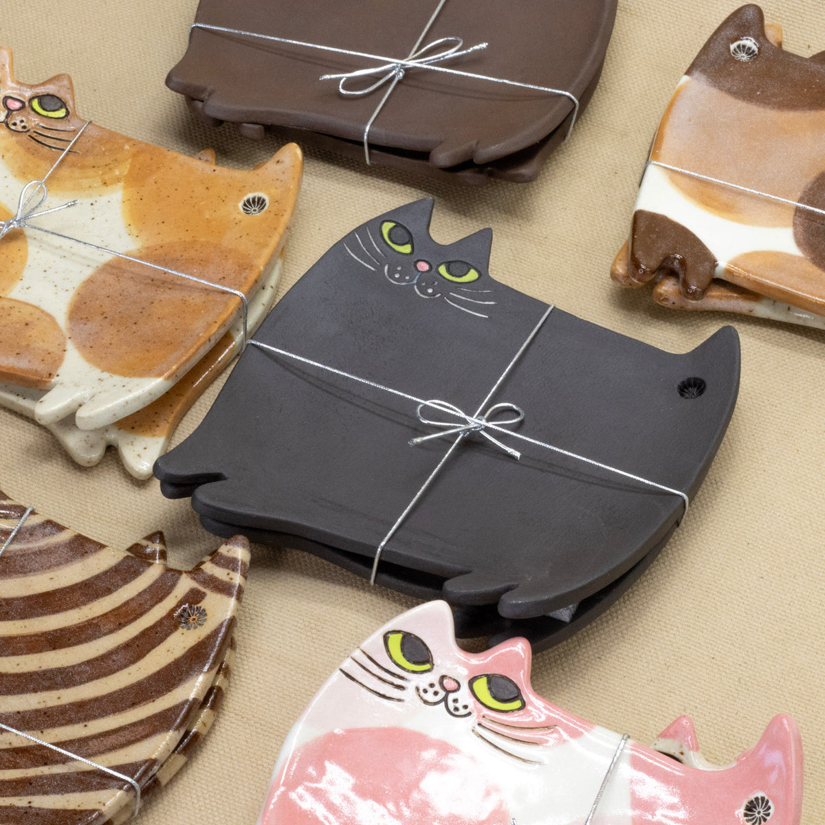 Small Cat Plate Set by Yuka Nakano