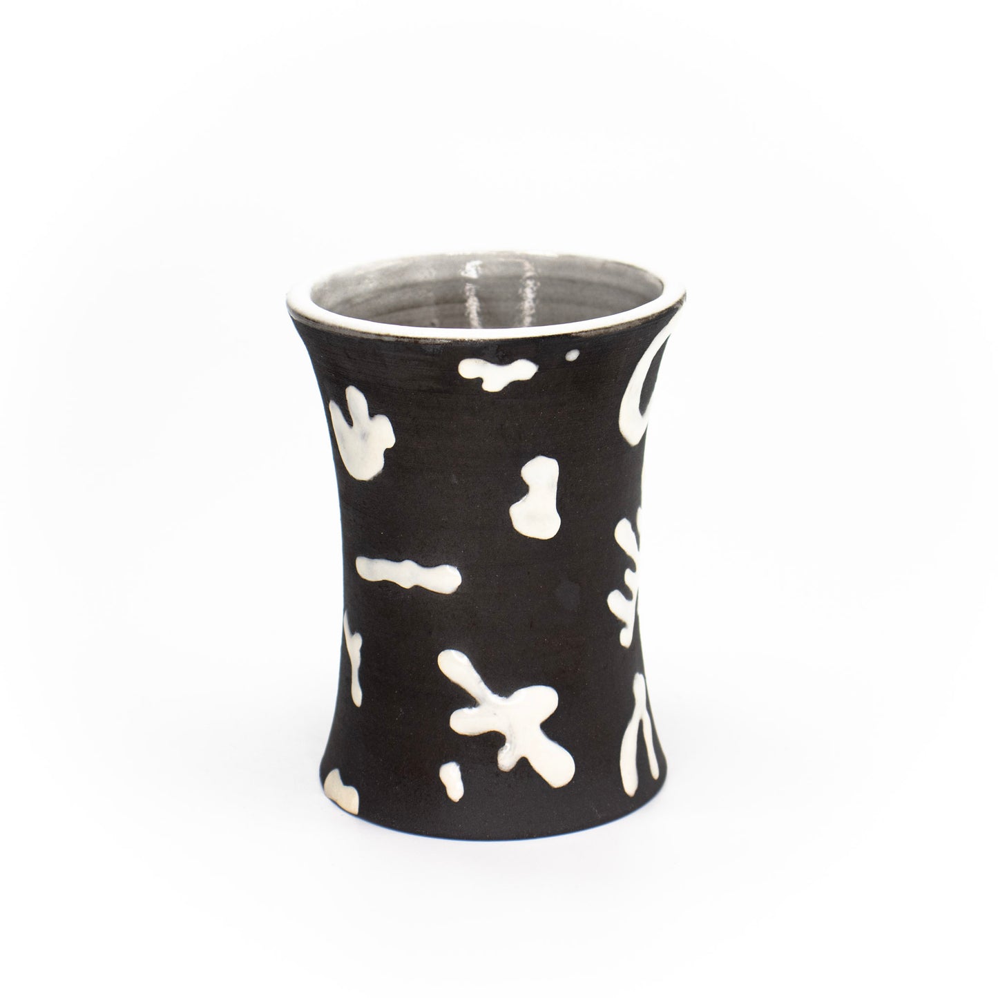 Curved Black Contrast Mug by Emilie Skytta