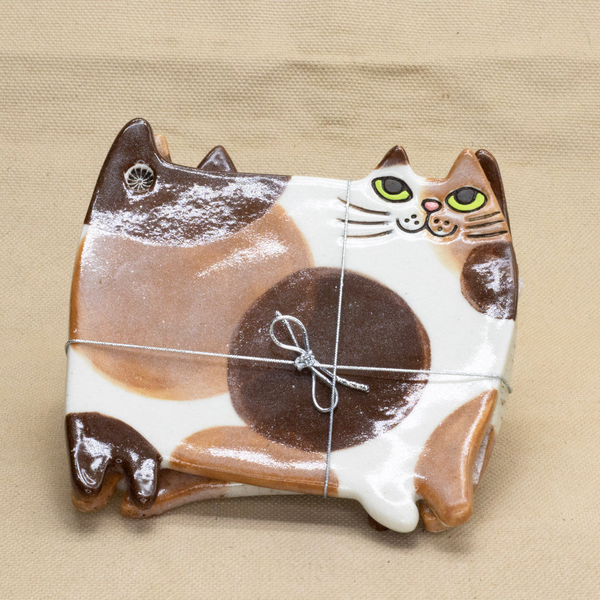 Small Cat Plate Set by Yuka Nakano